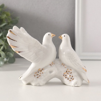 Фигурка "Белые голуби на коряге с цветами»
