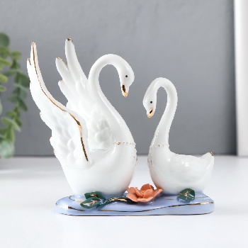 Сувенир керамика "Два лебедя в заводи с лотосом"