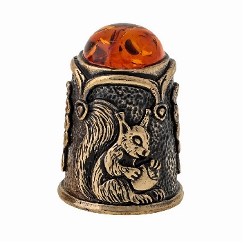 Наперсток Белочка с орешками, бронза, янтарь 