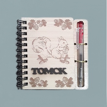 Блокнот Томск А7 Белка деревянный с ручкой (ОД)