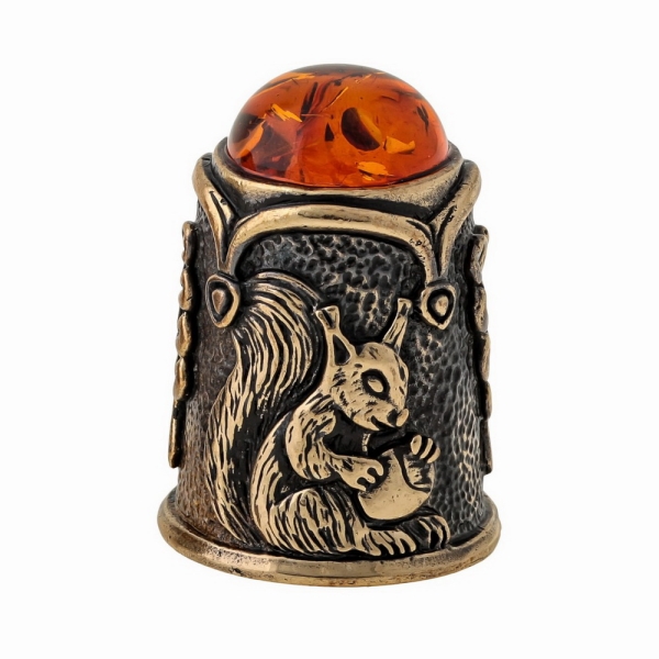 Наперсток Белочка с орешками, бронза, янтарь 